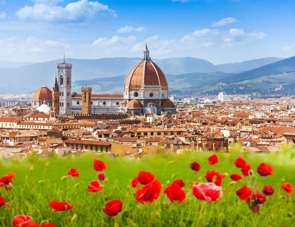 Die Kathedrale Santa Maria del Fiore in Florenz ist die Bischofskirche des Erzbistums Florenz und somit Metropolitankirche der Kirchenprovinz Florenz. Ihre gewaltige weltbekannte Kuppel, das Hauptwerk Brunelleschis, gilt als technische Meisterleistung der